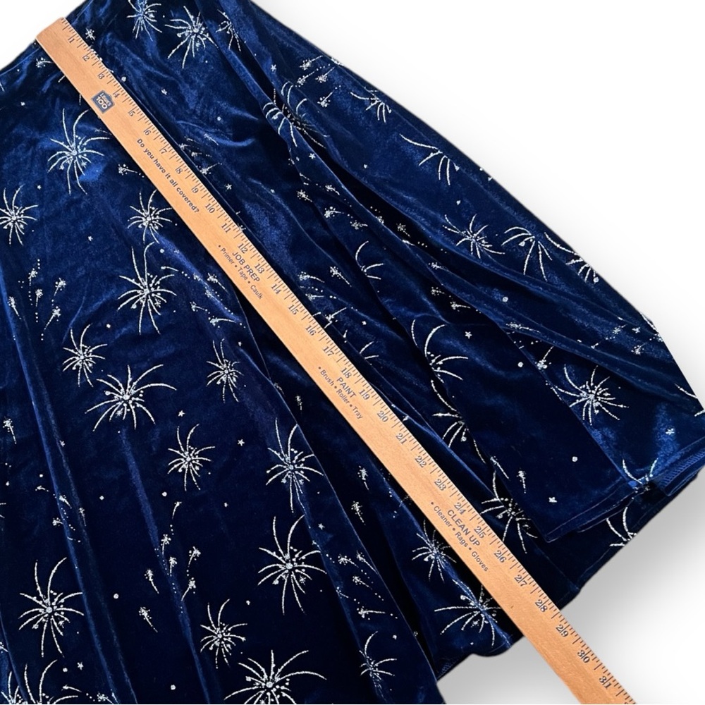 Elegant Navy Blue Velvet Skirt with Starburst Design - Picture 7 of 11